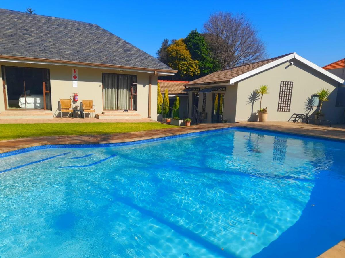 47 On Preston Guesthouse Johannesburg Exteriör bild