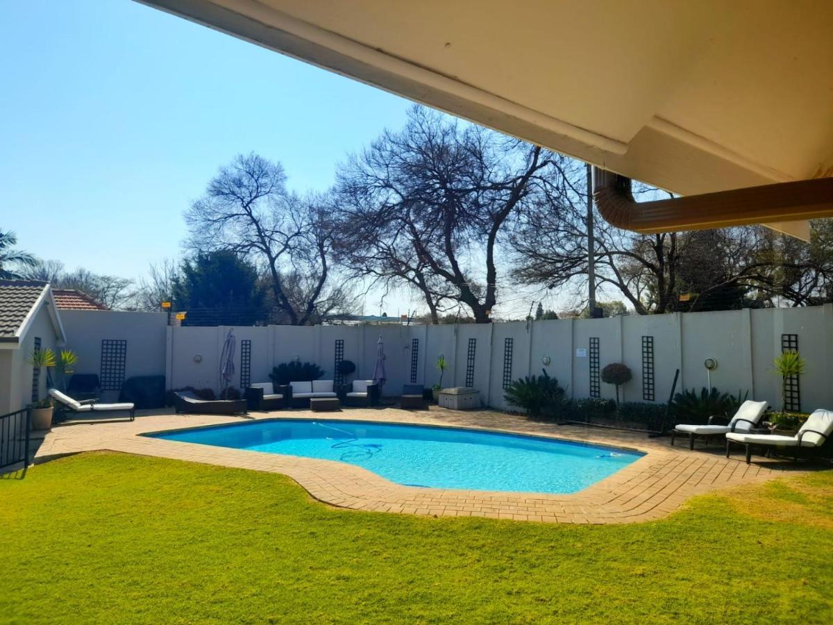 47 On Preston Guesthouse Johannesburg Exteriör bild
