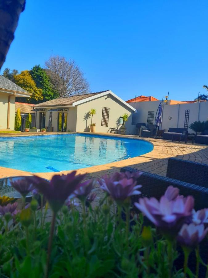 47 On Preston Guesthouse Johannesburg Exteriör bild