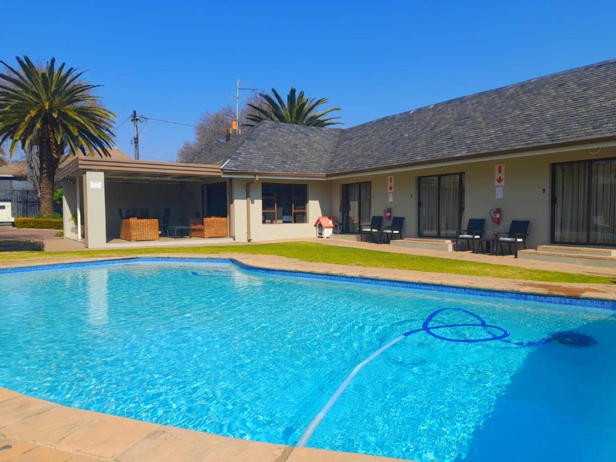 47 On Preston Guesthouse Johannesburg Exteriör bild
