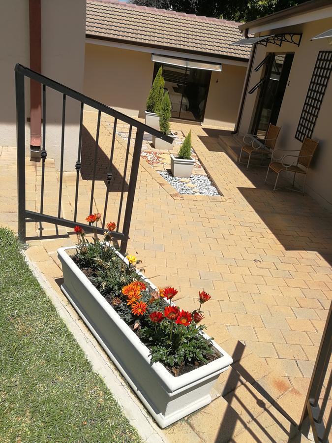 47 On Preston Guesthouse Johannesburg Exteriör bild